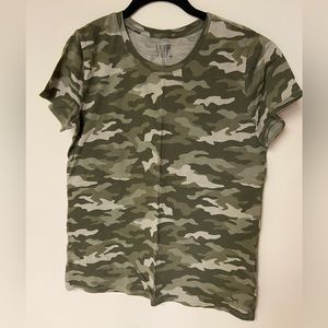 VS camo tee